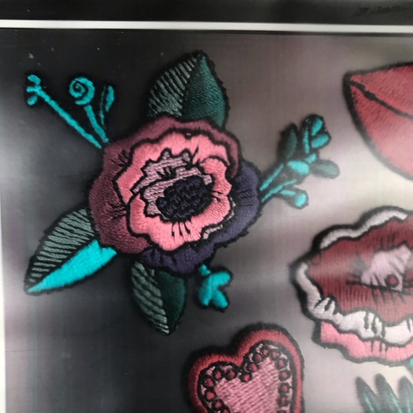 PATCHES - Picture 6 of 11